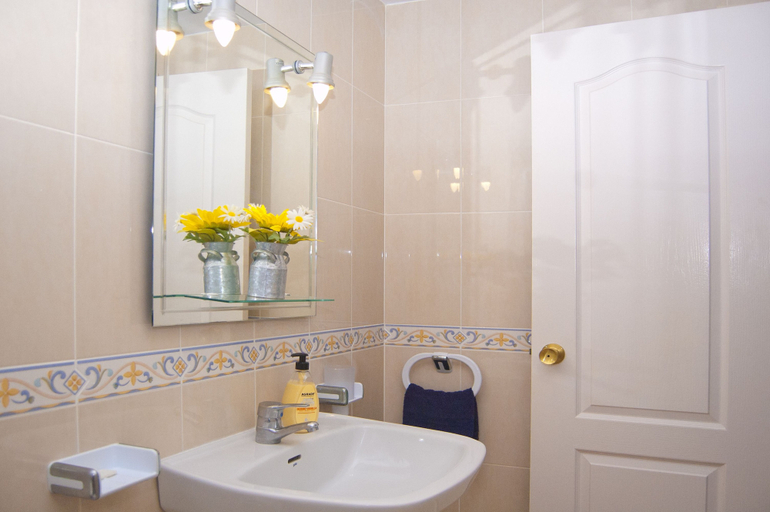 Bathroom, Spacious 2 Bed Apartment in Calahonda, Málaga