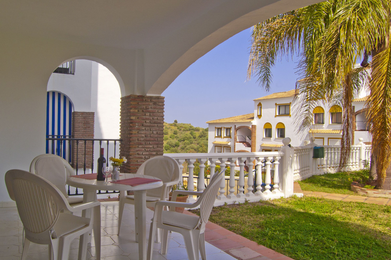 Others 5, Spacious 2 Bed Apartment in Calahonda, Málaga