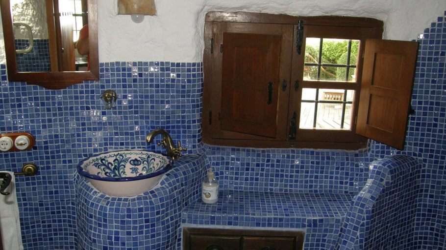 Bathroom 4, Cueva El Guindas, Granada