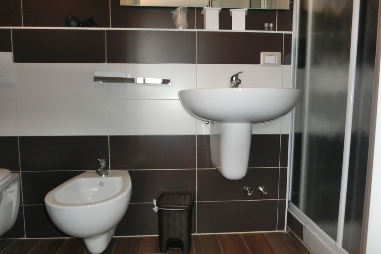Bathroom 4, B&B AnnaVì, Bari