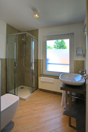 Bathroom 4, Hotel Ponti, Varese