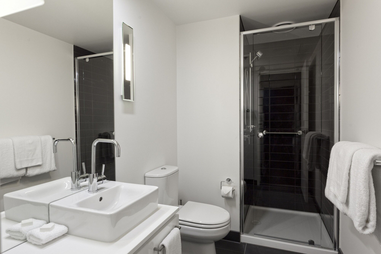 Bathroom 5, View Melbourne, Melbourne