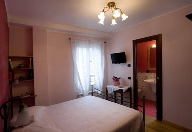 Bedroom 3, Albergo Cecchin, Savona