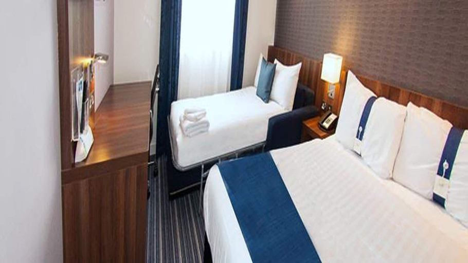Bedroom 5, Holiday Inn Express Liverpool Hoylake, Wirral