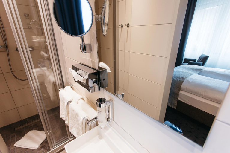 Bathroom 3, Hotel Sion, Köln