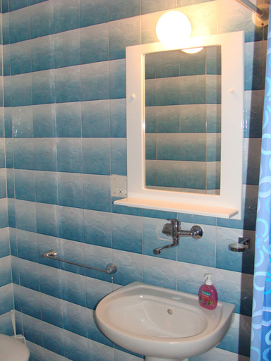 Bathroom 4, Trim Rooms and Apartments, Orebić