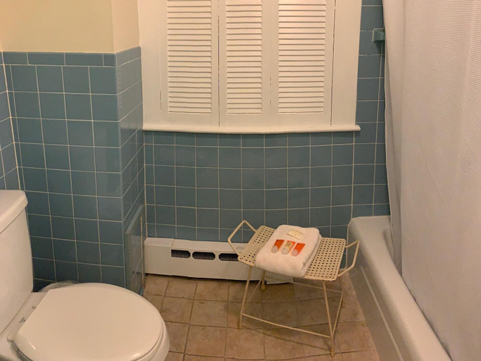 Bathroom 3, Blue Shutters Inn, York