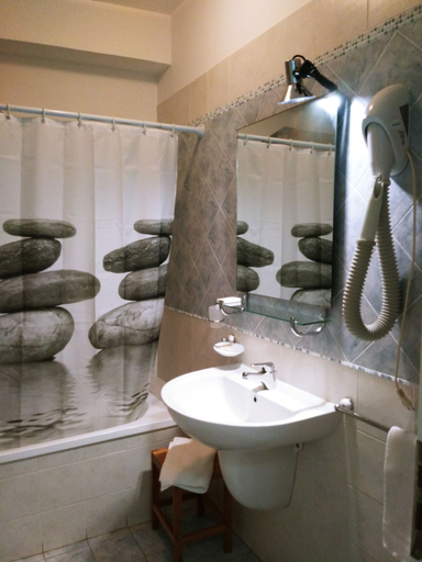 Bathroom 5, Blue Moon Hotel, Trapani