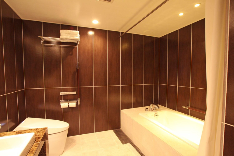 Bathroom 5, Hotel Bellevedere, Susami
