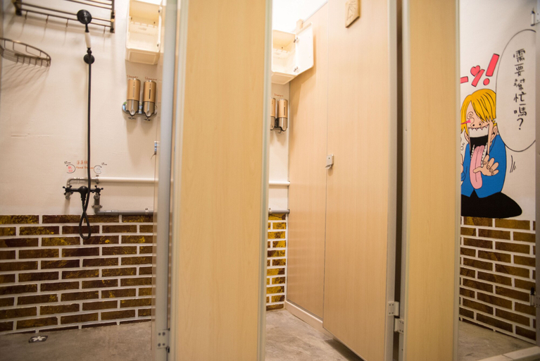 Bathroom 5, Kuang Kuang Hostel, Taichung
