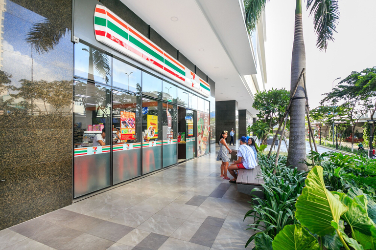 Public Area, MT Rivergate, District 4