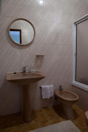 Bathroom 4, A Muralha, Almeida