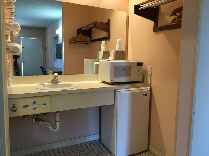 Others 4, Flamingo Inn, Osceola