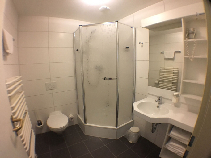 Bathroom 4, Motel Monteur, Salzlandkreis
