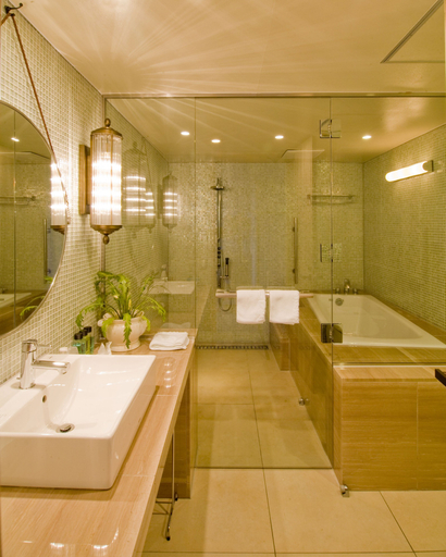 Bathroom 5, Hotel Bellevedere, Susami
