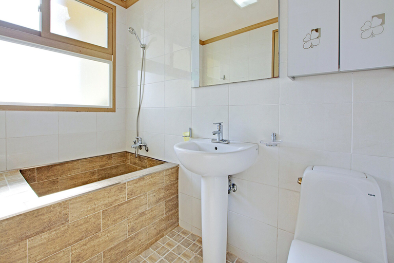 Bathroom 4, Gyeongju B House Pension, Gyeongju