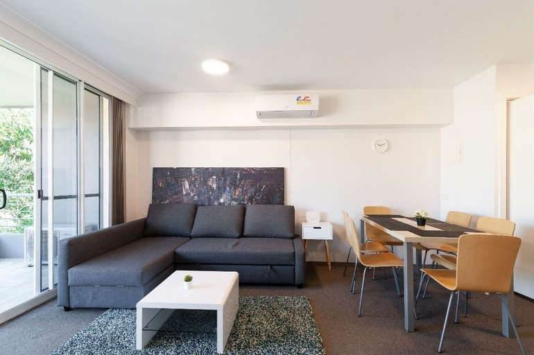 Others 5, 3 Bedroom Darling Harbour Apartment, Sydney
