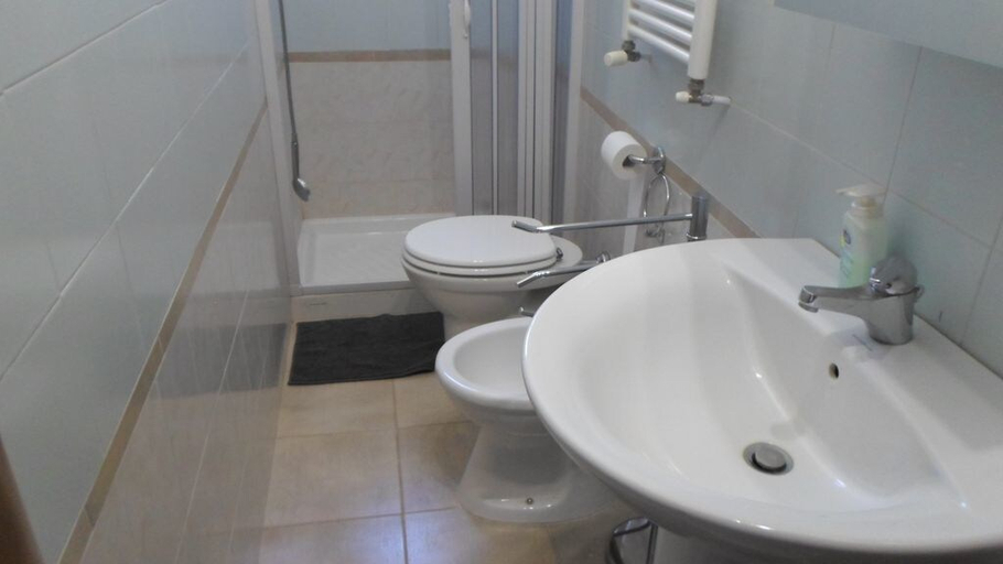 Bathroom 4, Casa Carlo apartment near the center, Bari