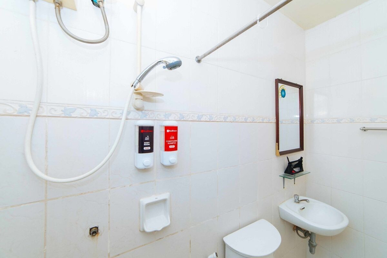 Bathroom 4, Sun Moon Poolside Hotel, Mabalacat