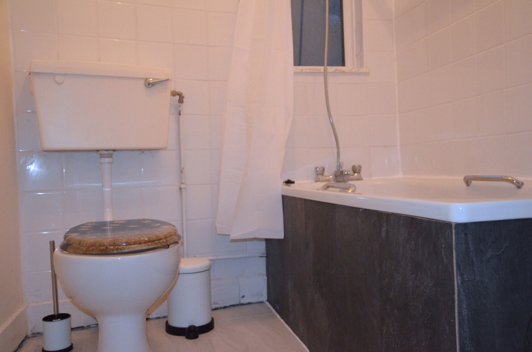 Bathroom 4, People Boxes Apartments - 38 Ridgway, Luton