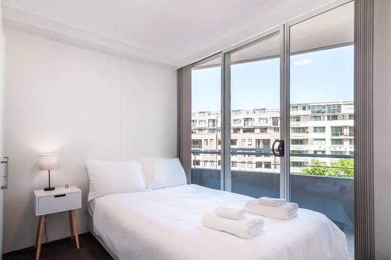 Bedroom 2, 3 Bedroom Darling Harbour Apartment, Sydney