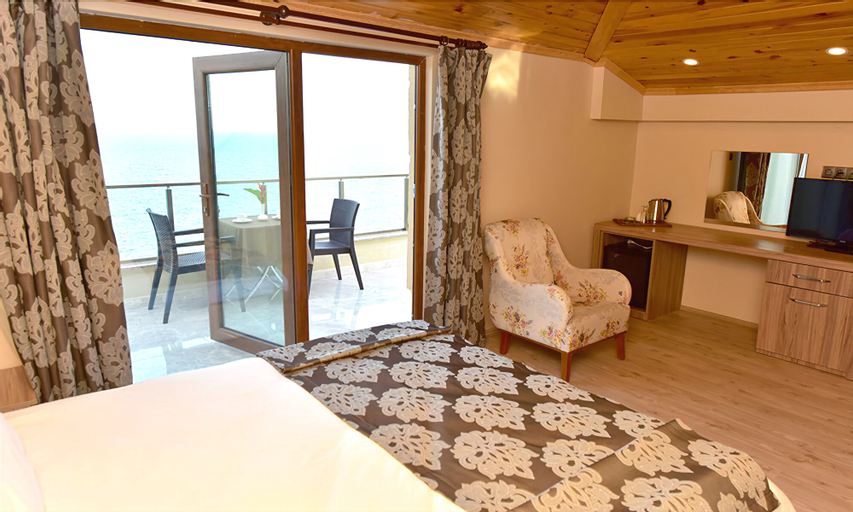 Dora Hotel, Sürmene