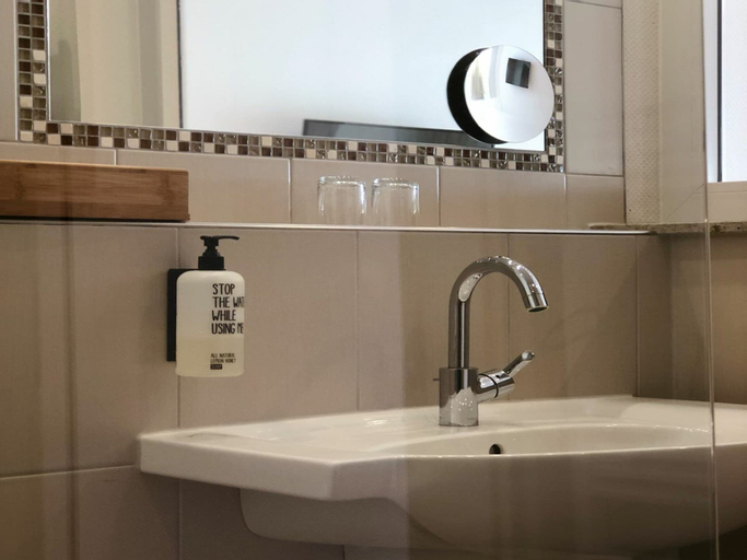 Bathroom 20