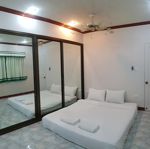Baan Troy, Bang Lamung