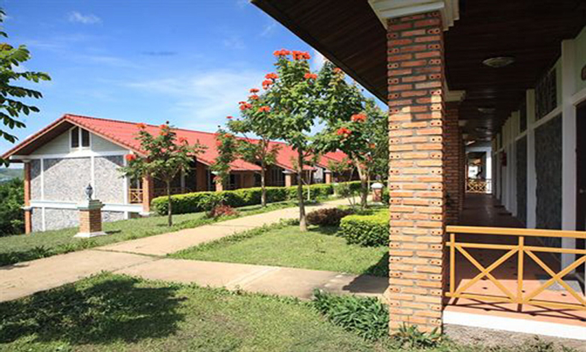 Vansana Plain of Jars Hotel, Pek