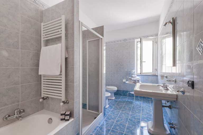 Bathroom, Villa Saretta in Massa Lubrense, Napoli