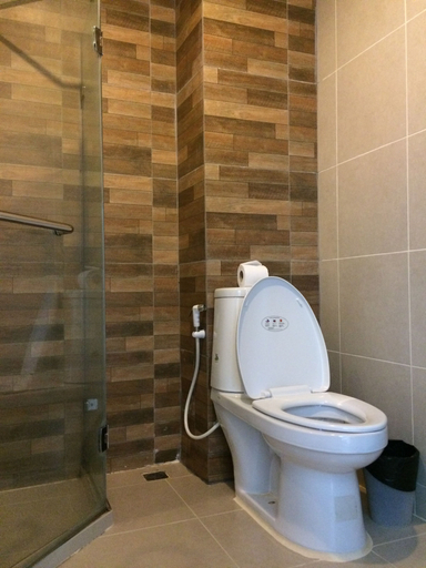 Bathroom 5, Ploenlay, Mueang Krabi