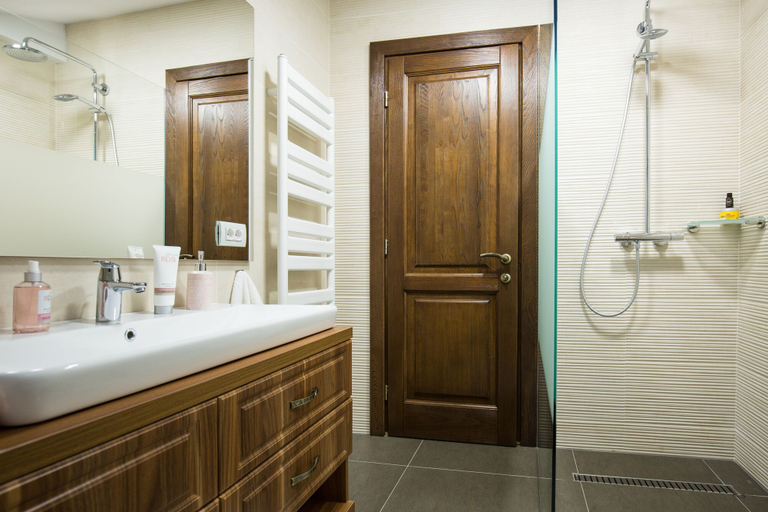 Bathroom 4, Branmontecrai, Bran