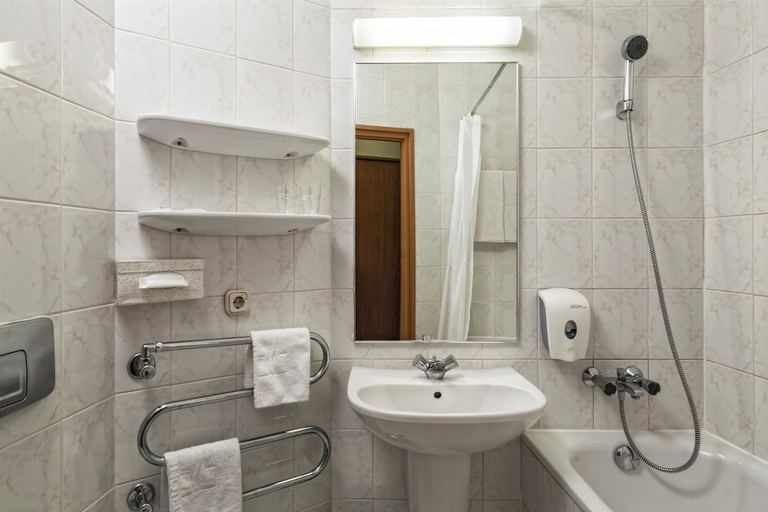 Bathroom, Hotel Budapest, Budapesti