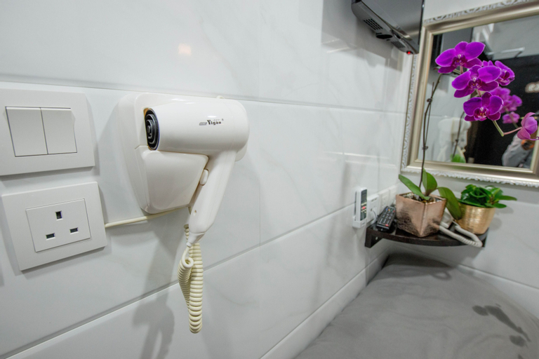 Bathroom 9