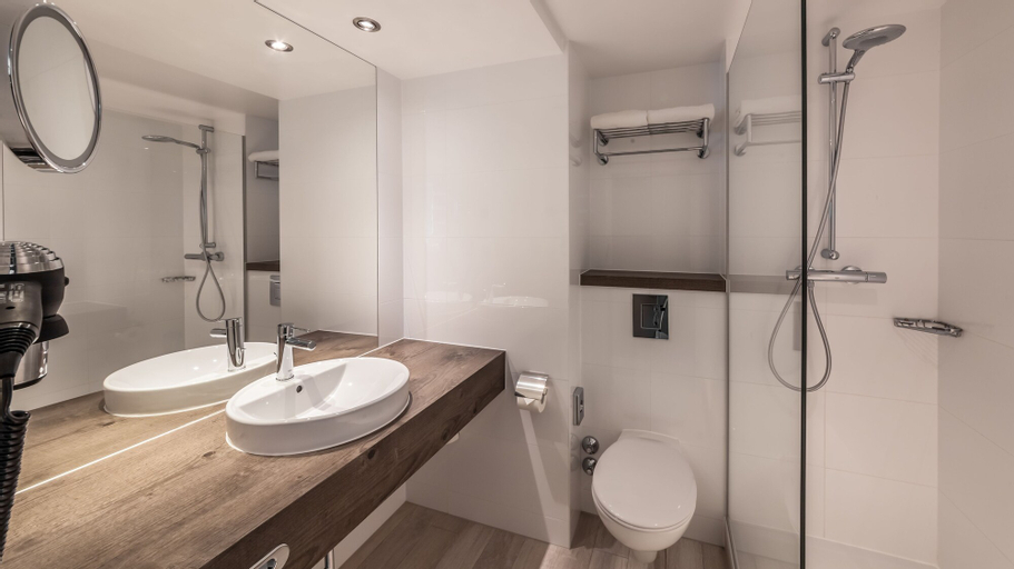 Bathroom 19