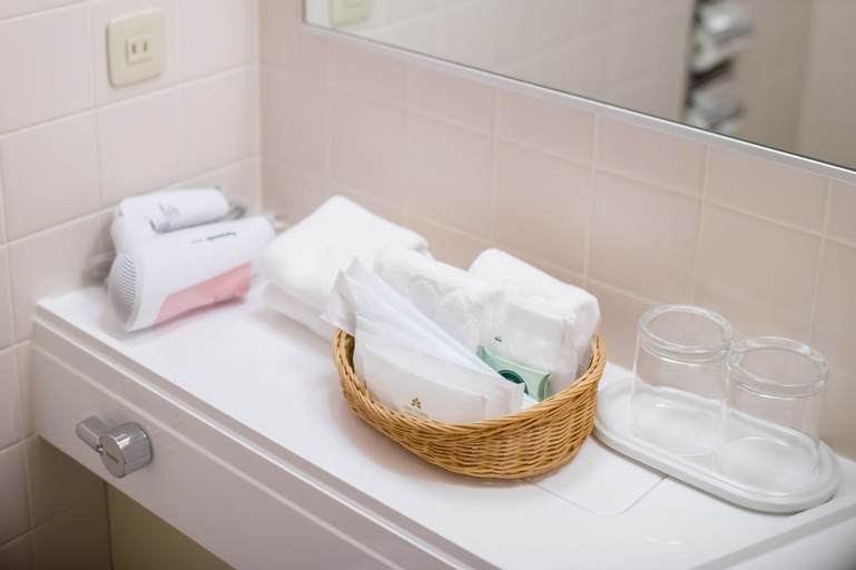 Bathroom 12