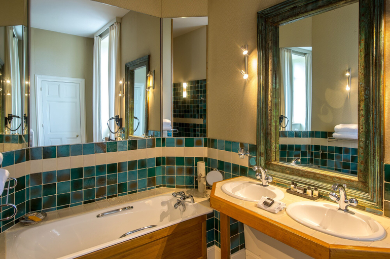 Bathroom 5, Hotel Chateau De Verrieres & Spa, Maine-et-Loire