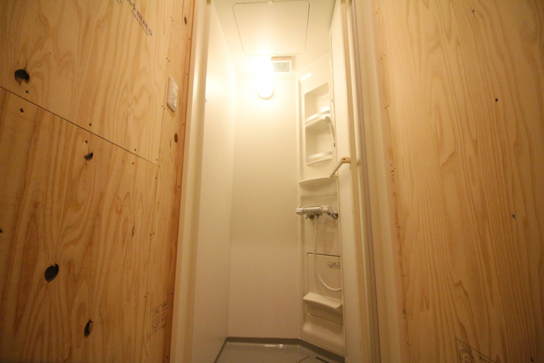 Bathroom 5, Hostel Fish In A River, Takayama