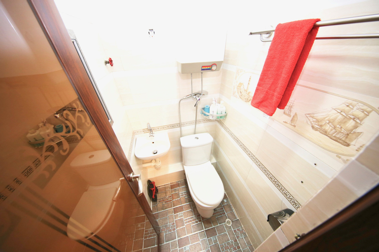 Bathroom 13