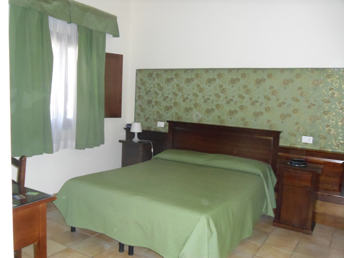 Bedroom 2, Luxardotel, Rome