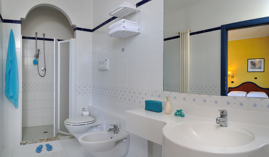 Bathroom 5, Hotel Ascot Riccione, Rimini