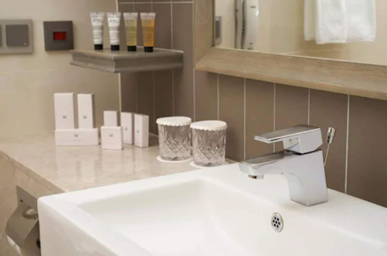 Bathroom 19