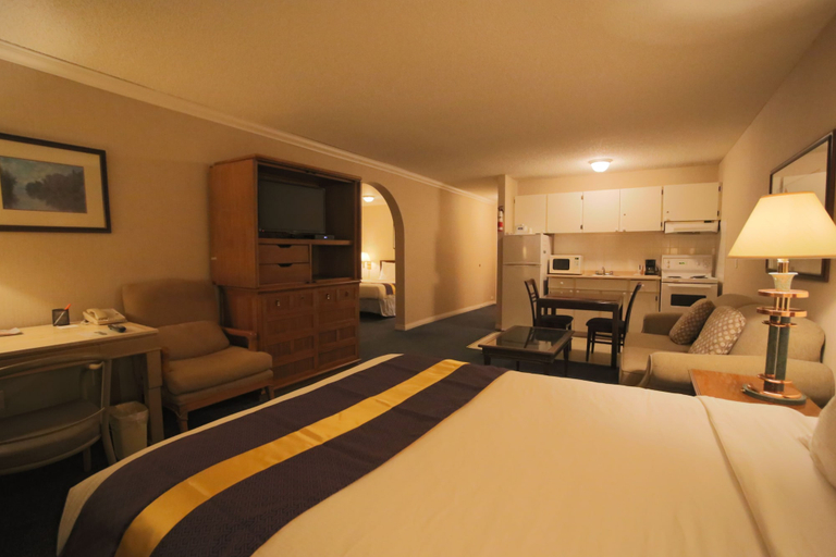 Bedroom 3, Howard Johnson Hotel by Wyndham Victoria, Capital