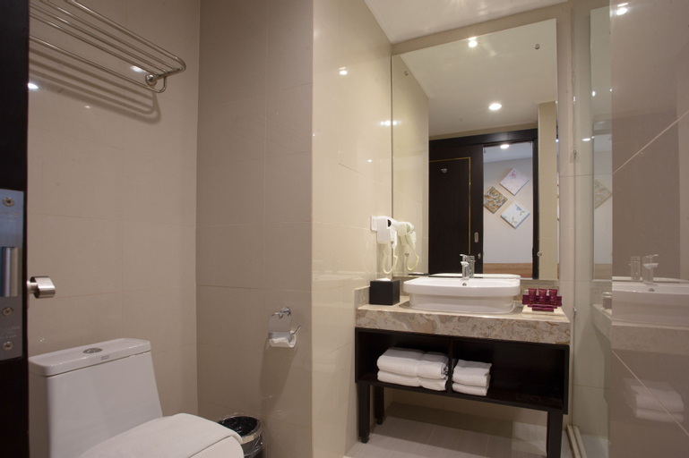 Bathroom 18