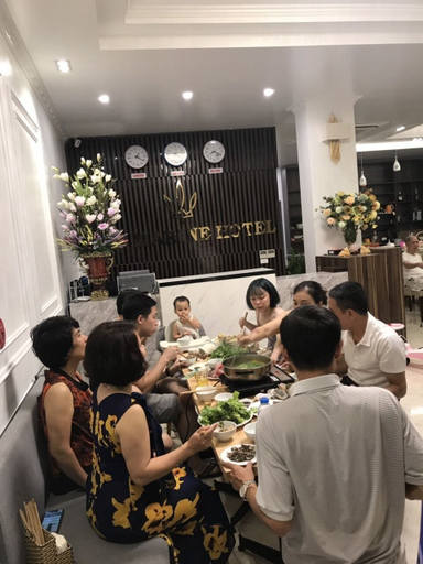 Food & Drinks 5, The Marine Hotel, Hạ Long