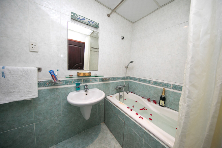 Bathroom 5, Anh Duy Hotel - Nguyen Cong Tru, Near Bitexco, District 1
