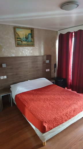 Bedroom 5, Bertha, Paris
