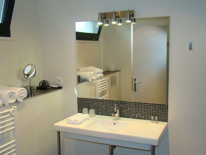 Bathroom 5, Le Parc Du Chateau, Marne