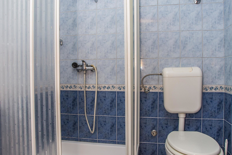Bathroom 4, Fortuna Apartments - Shared Pool, Omiš