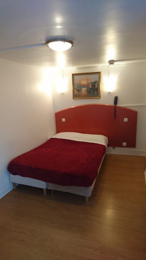 Bedroom 4, Bertha, Paris